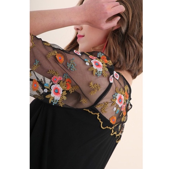$ FIRM 🌷Black Dress with Floral Embroidery - Picture 3 of 6